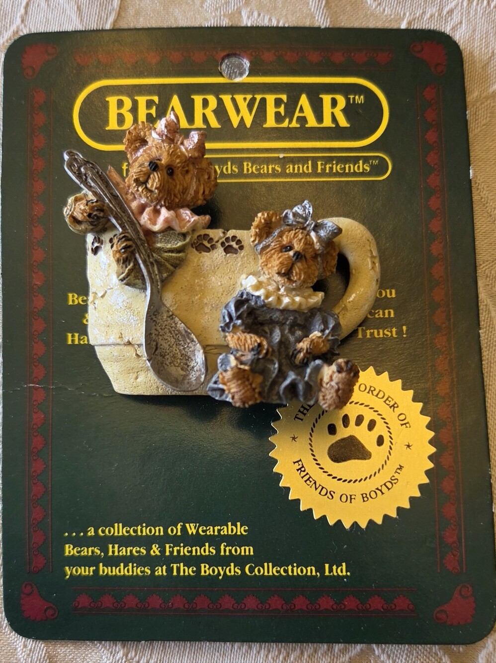 Boyds Bears "Prissie and Missie... Fixin' Tea" Vintage Pin / Brooch